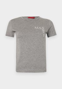 Camiseta de algodón gris con cuello redondo y mangas cortas, que presenta un logo blanco "MAX&Co." en una fuente diagonal en el lado izquierdo.