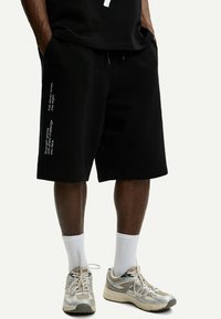 Bershka - PLUSH WITH PRINT - Shorts - black Thumbnail Image 1