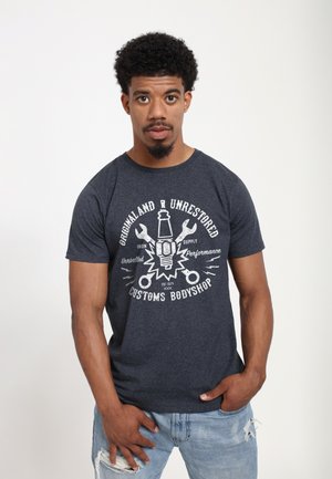 - T-shirt z nadrukiem