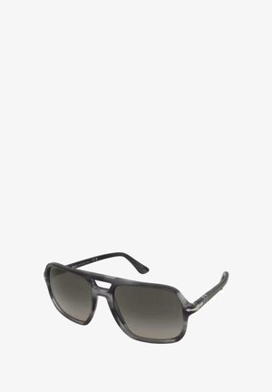 Solbriller med en grå, halvtransparent ramme og mørke gradientlinser, der har en unik vinkelret form og sølvdetaljer på stængerne.
