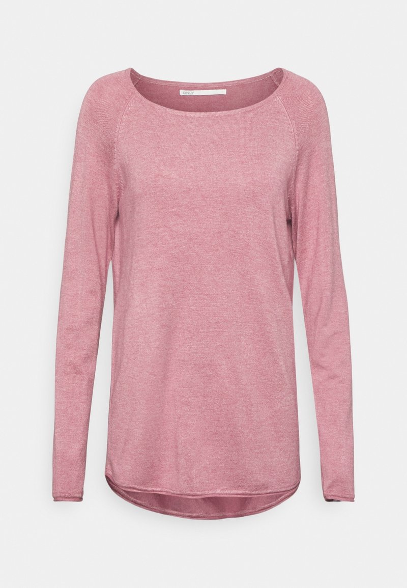 Różowa bluzka z długim rękawem i okrągłym dekoltem, wykonana z miękkiej, teksturowanej dzianiny, z lekko zaokrąglonym dołem.