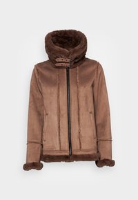 Brun mockaskinnjacka med en plysch, pälsfodrad krage. Har en framdragkedja, sidofickor och pälsdetaljer vid ärmsluten och fållen.