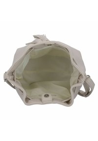 Hellbeige Handtasche mit weichem, strukturiertem Außenmaterial. Innenausstattung mit cremefarbener Einlage und Druckverschluss. Inklusive Trageriemen.