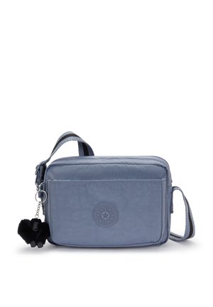 Borsa a tracolla azzurro chiaro realizzata in nylon testurizzato, con tasca frontale con zip, tracolla regolabile e un portachiavi a pompon nero.