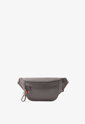 Bolsa de cintura compacta gris con dos bolsillos delanteros con cremallera, correa ajustable y pequeño tirador rojo en el bolsillo izquierdo.