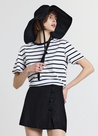 Calliope BOTTONI - A-Linien-Rock - ultrablack