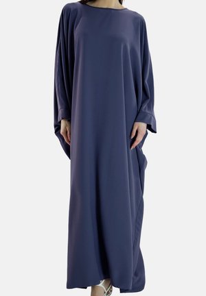 Robe longue bleu marine en tissu lisse avec une coupe ample, manches larges et col rond, dotée de poches latérales.