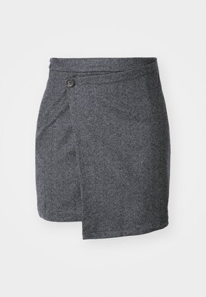 Grå herringbone omslagsskjørt laget av teksturert ullstoff, med en enkelt knappelukking i midjen og en asymmetrisk fald.