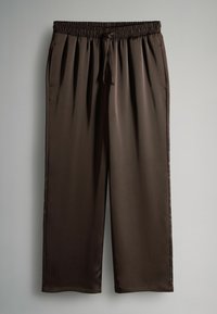 Brūnās, vieglas, satīna auduma bikses ar elastīgu jostu un regulējamu badu. Iezīmē plašu kāju griezumu un gludu tekstūru.