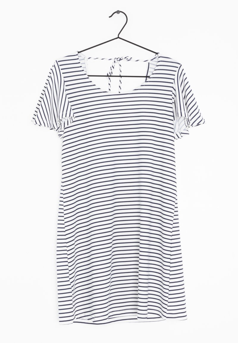 Raidallinen mekko, jossa on tummansinisiä ja valkoisia vaakasuoria raitoja, lyhyet volangihihat, pyöreä kaula-aukko ja nauhat yksityiskohtana takana.