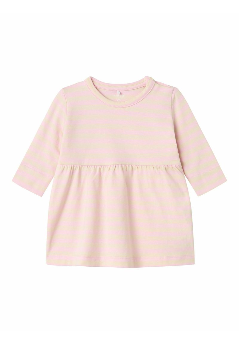 Helles rosa Langarmkleid mit horizontalen Streifen, geraffter Taille und rundem Ausschnitt, aus weichem Stoff gefertigt. Es bietet eine lockere Passform.