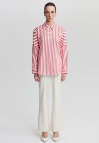 Touché Privé STRIPED WITH BUTTON DETAIL - Pogājama blūze - red
