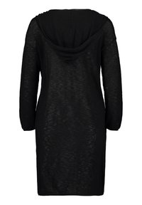 Černé šaty s kapucí a dlouhými rukávy, vyrobené z lehké texturované tkaniny. Mají uvolněný střih a ležérní design. Zobrazeno z zadního pohledu.