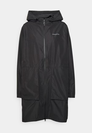 Czarny długi płaszcz przeciwdeszczowy z kapturem, zamkiem błyskawicznym z przodu, dwoma dużymi przednimi kieszeniami oraz logo "Didriksons" na piersi.