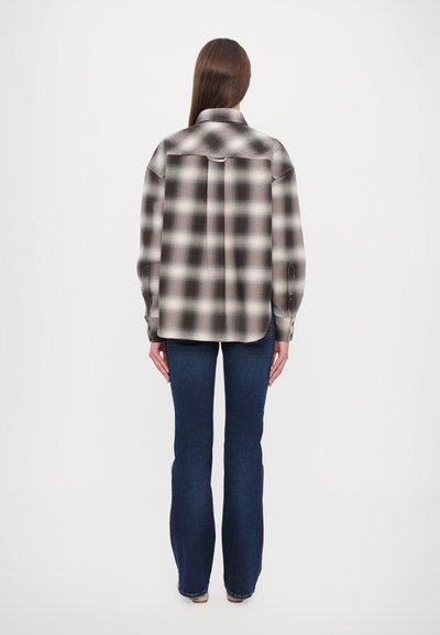 CLOSED CROPPED FRONT OVERSIZED SHIRT - Košilová halenka  - dark raisin red
