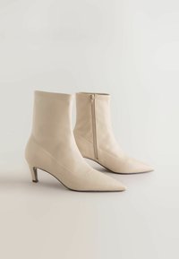 REGULAR FIT - FOREVER COMFORT POINTED TOE  - Kotníkové boty - cream