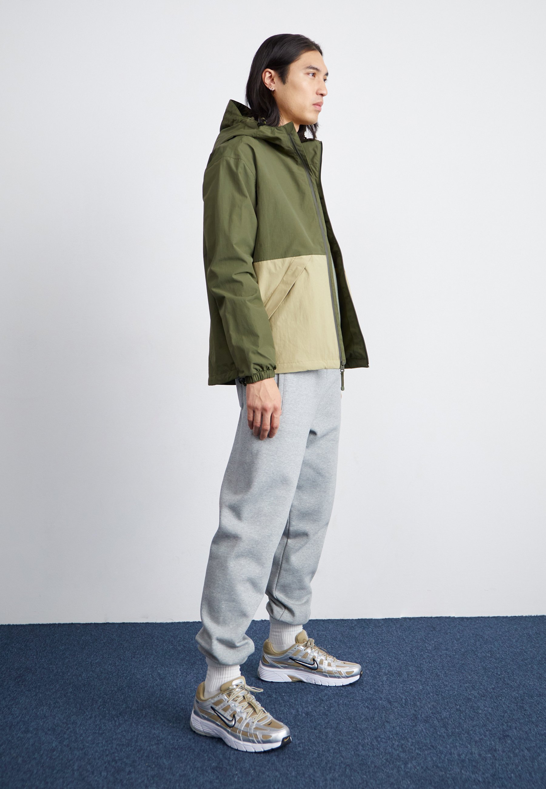 Nike Sportswear P-6000 - Sapatilhas - khaki/metallic silver