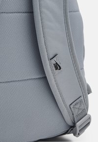 Nike Sportswear UNISEX - Turistinė kuprinė - wolf grey/black