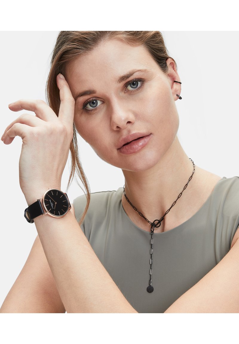 Damen Halsketten | Liebeskind Berlin Ohrringe schwarz - WG07567 Damen Halsketten | Liebeskind Berlin Ohrringe schwarz - WG07567