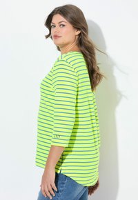 LAURASØN STRIPE 3/4 SLEEVES CREW NECK - Langarmshirt - safety yellow