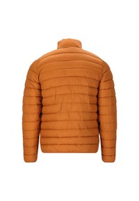Puffjacka i bränd orange, med horisontellt quiltat mönster, hög krage och långa ärmar. Mjuk textur, lätt material.
