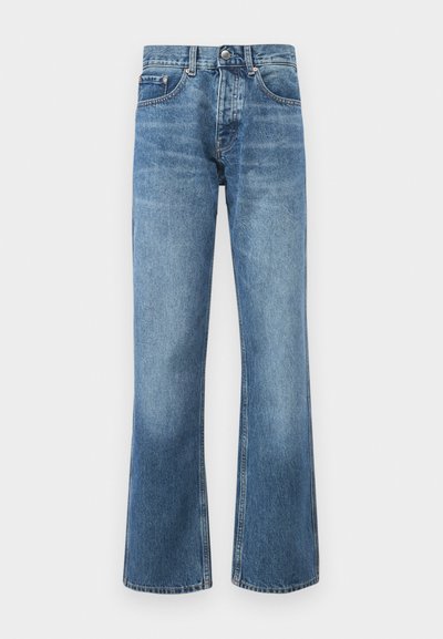 Šviesiai mėlynos flared džinsai, pagaminti iš džinsinio audinio. Turi klasikinį penkių kišenių dizainą, diržo kilpas ir užtrauktuką su mygtuko uždarymu.