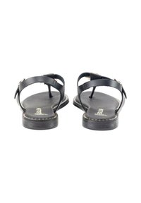Sandalias de cuero negro con dos tiras finas, suela plana y hardware mínimo. La plantilla tiene un acabado texturizado y costuras decorativas.