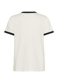 T-shirt à manches courtes en coton blanc cassé avec col et bord de manches noirs, présentant un design simple et épuré avec une coupe décontractée.