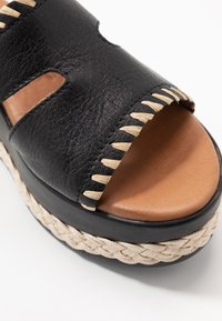 Tamaris Heeled mules - black/natural