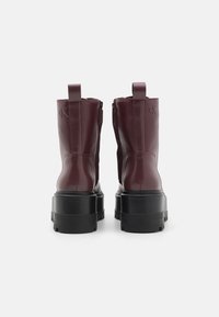 Calvin Klein Jeans FLATFORM HIGH LACE UP - Členkové šnurovacie čižmy - andorra/black