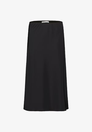 Černá midi sukně vyrobená z hladké, lehké tkaniny. Má elastický pás a jednoduchý, nezdobený design.