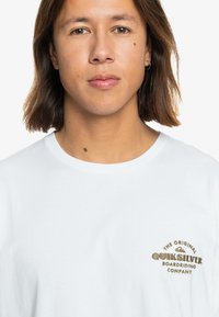 Quiksilver TRADESMITH - POUR - Triko s potiskem - wbb0