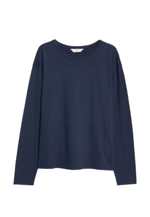 Navyblå langærmet T-shirt lavet af blødt bomuld. Har runde halsudskæring og afslappet pasform med sænkede skuldersømme. Ingen synlige mønstre.