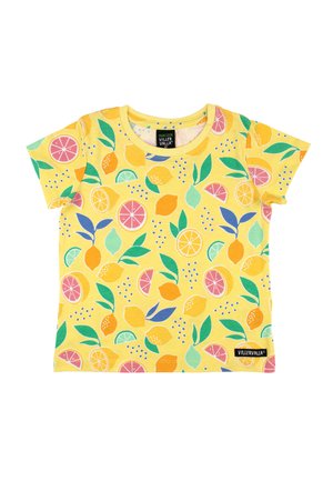 Gelbes Kurzarmhemd mit buntem Muster aus Zitrusfrüchten und grünen Blättern, mit Zitronen, Limetten, Orangen und rosa Grapefruitstücken.