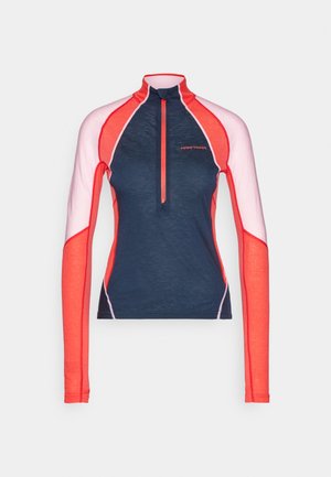 Maglietta sportiva a maniche lunghe con un corpo blu navy e dettagli in corallo e rosa chiaro, con zip a un quarto e una vestibilità aderente.
