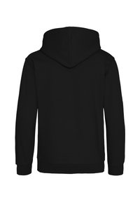 Černá mikina s kapucí, která má dlouhé rukávy, klokaní kapsu, žebrované manžety a hladkou, měkkou texturu látky.