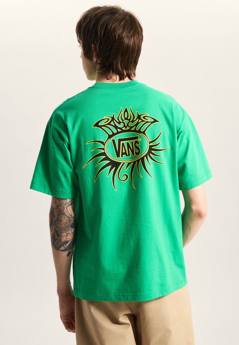 Vans TORCHED - Triko s potiskem - bright green
