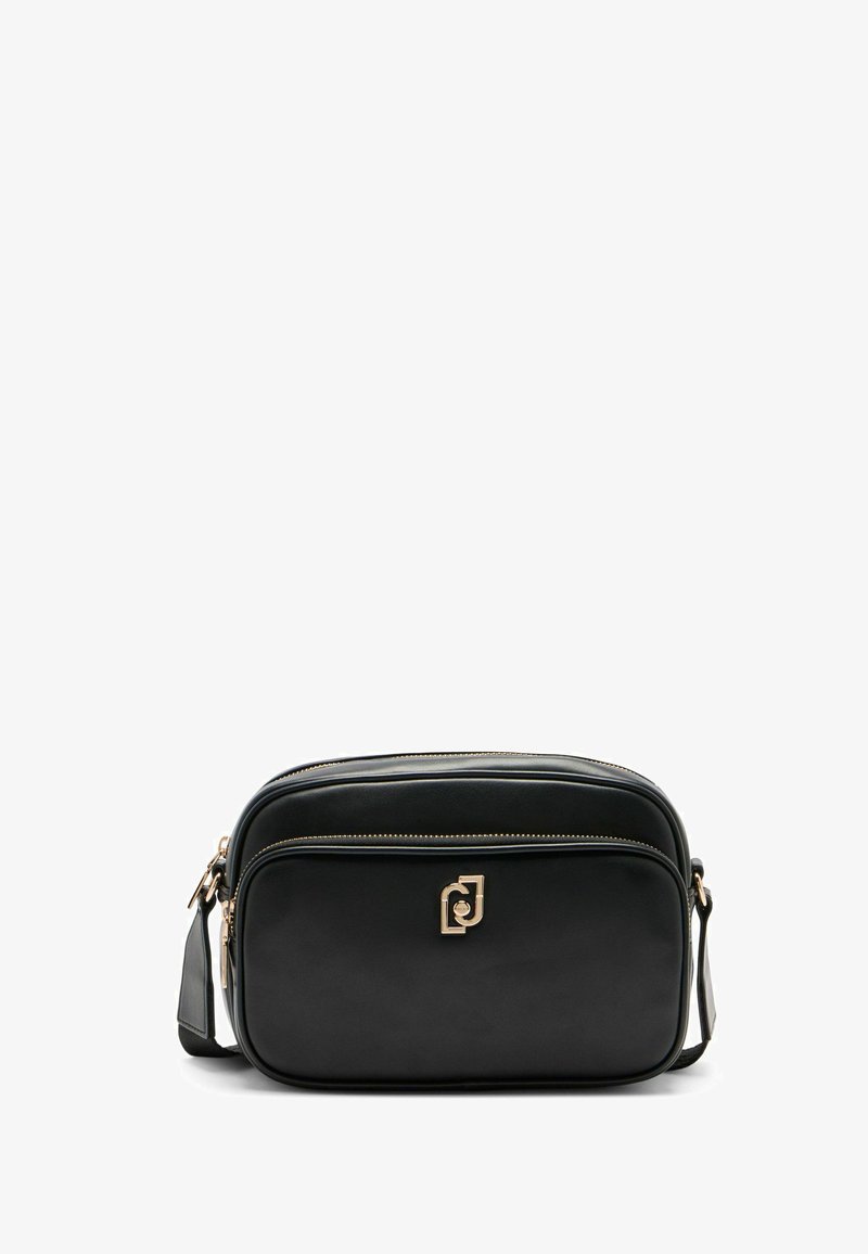 Borsa a tracolla in pelle nera con texture liscia, doppio scomparto con zip e dettaglio logo in tonalità oro nella parte anteriore. Inclusa una tracolla regolabile.