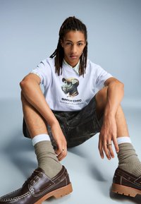 Bershka T-shirt con stampa - light grey
