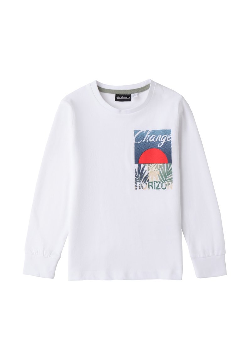 Camicia bianca a maniche lunghe con una stampa grafica che presenta un sole rosso e foglie di palma, arricchita dal testo "Cambia" e "ORIZZONTE". Tessuto di cotone morbido.