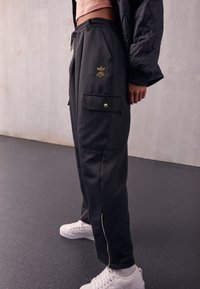 adidas Originals Cargobyxor - black