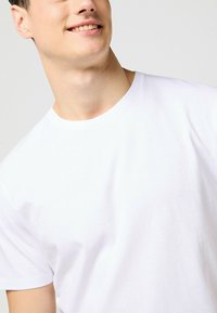 Wrangler 3 PACK TEE - Paprasti marškinėliai - white navy black