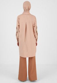 Modanisa MILKY- POINT COLLAR- REFKA  - Chemisier - light brown