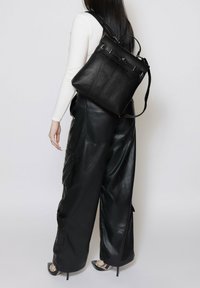 Roberta Rossi CONVERTIBLE INTO - Rugzak - black