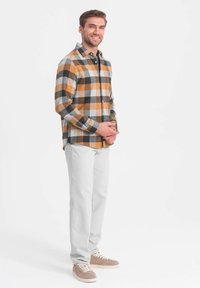 Ombre LEISURE SHCS - Camisa - yellow black