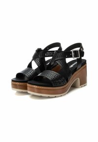 Refresh Sandalias con plataforma - black