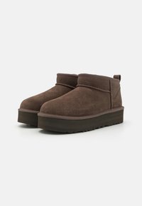 UGG CLASSIC ULTRA MINI UNISEX - Klassikalised poolsaapad - dark brown
