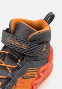 Lowa MERGER GTX QC JR - Hikingschuh - flame/mango