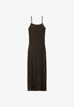 Sort blonde midi-kjole med tynde spaghetti-stropper og diagonalt blomsterblonde mønster, tætsiddende silhuet.