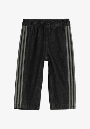 Czarne spodnie sportowe dla dzieci z elastycznym paskiem w pasie, sznurkiem do regulacji i trzema jasnoszarymi paskami biegnącymi wzdłuż boków.